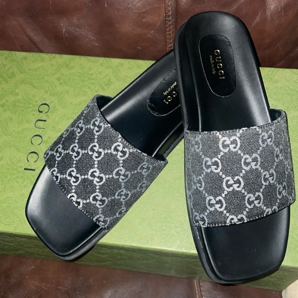 Size 8 Gucci slides new